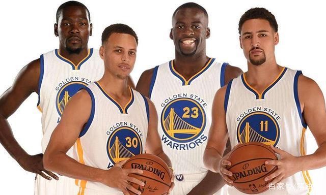 随后三人携 随后三人携